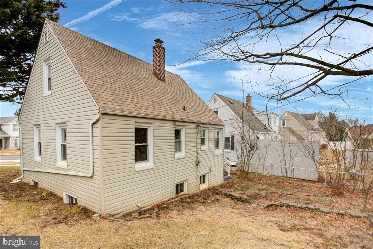 1005 Columbia Road photo 22