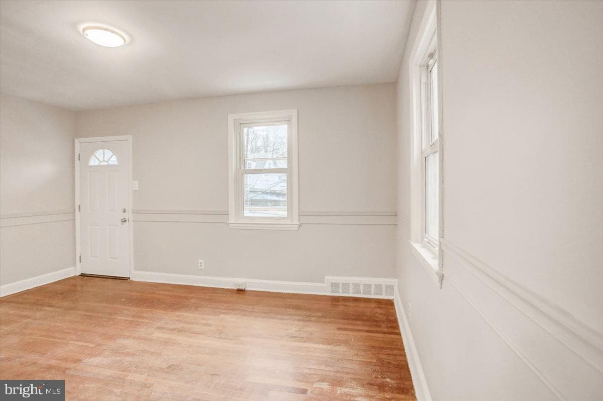 1005 Columbia Road photo 4
