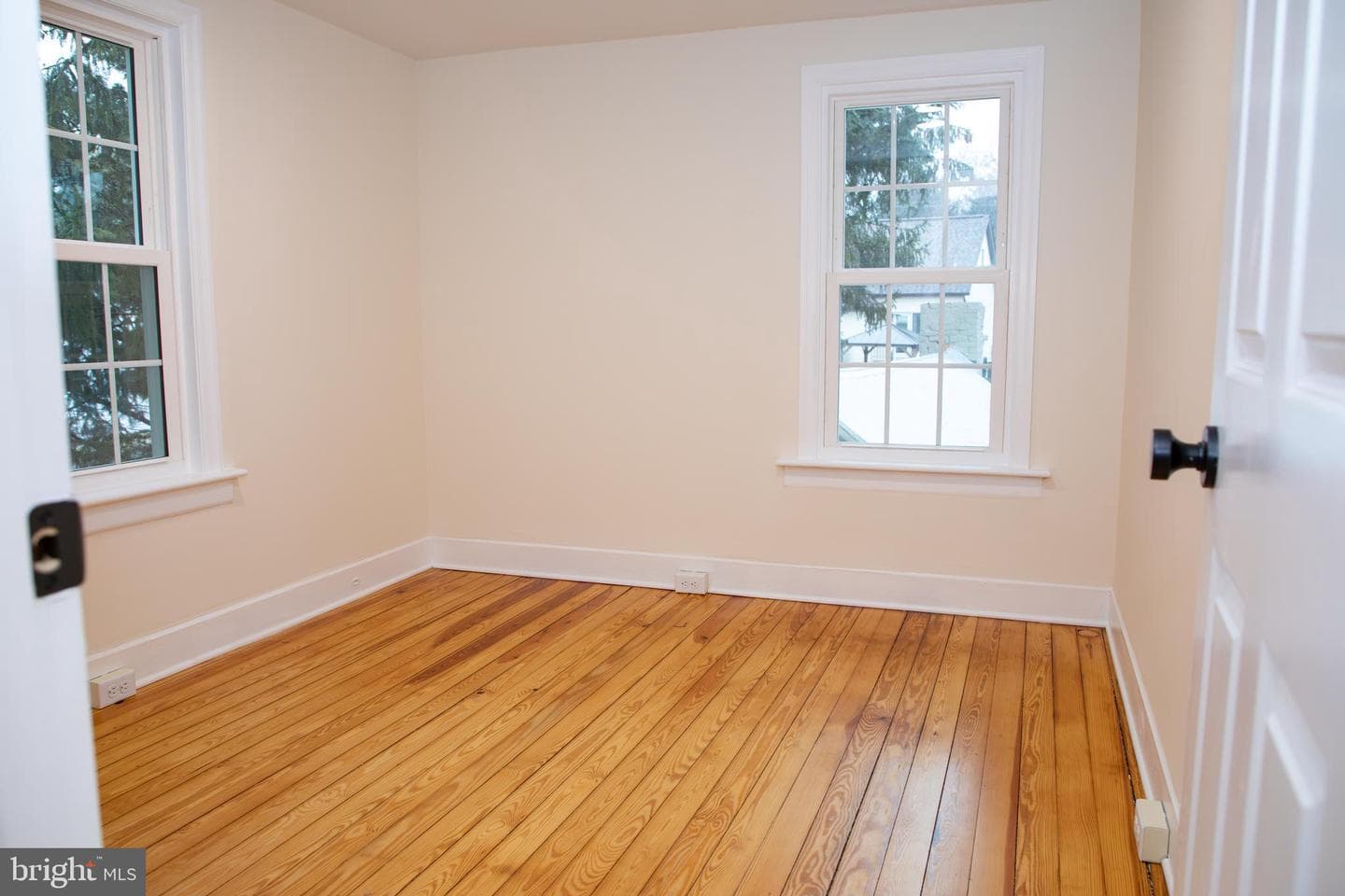 305 Main Street N photo 9
