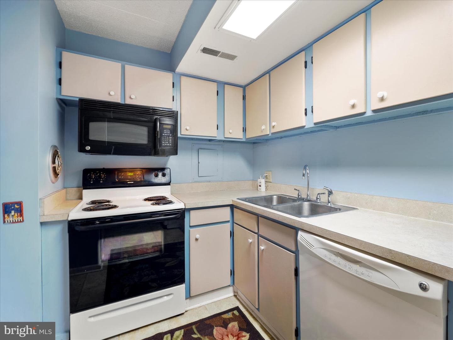 1633 Edgewood Place #1 photo 16