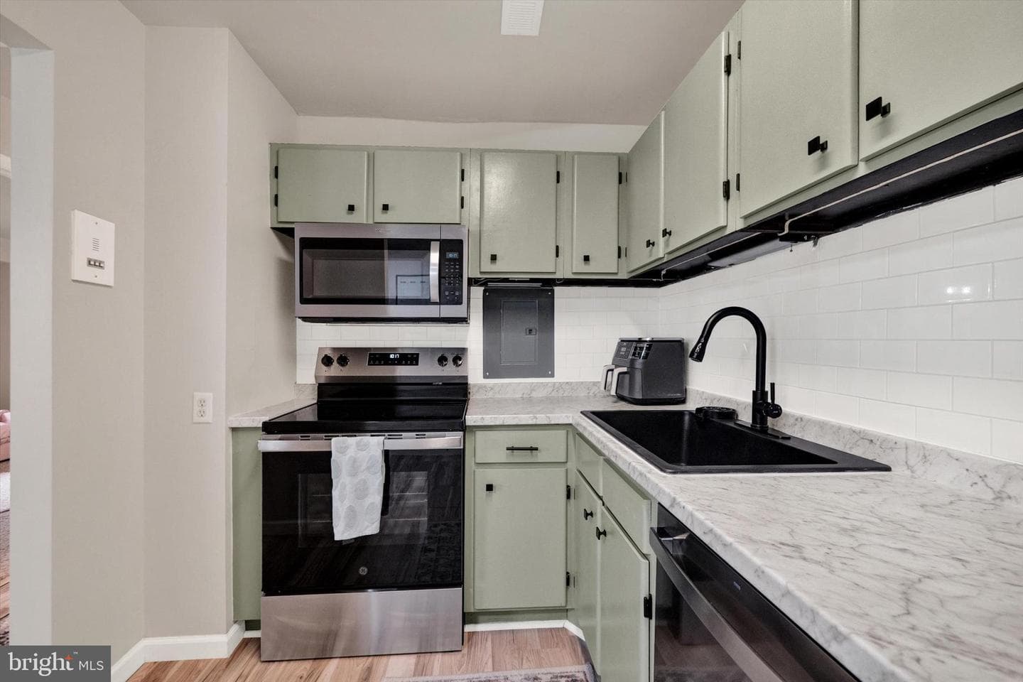 1633 Edgewood Place #201 photo 10
