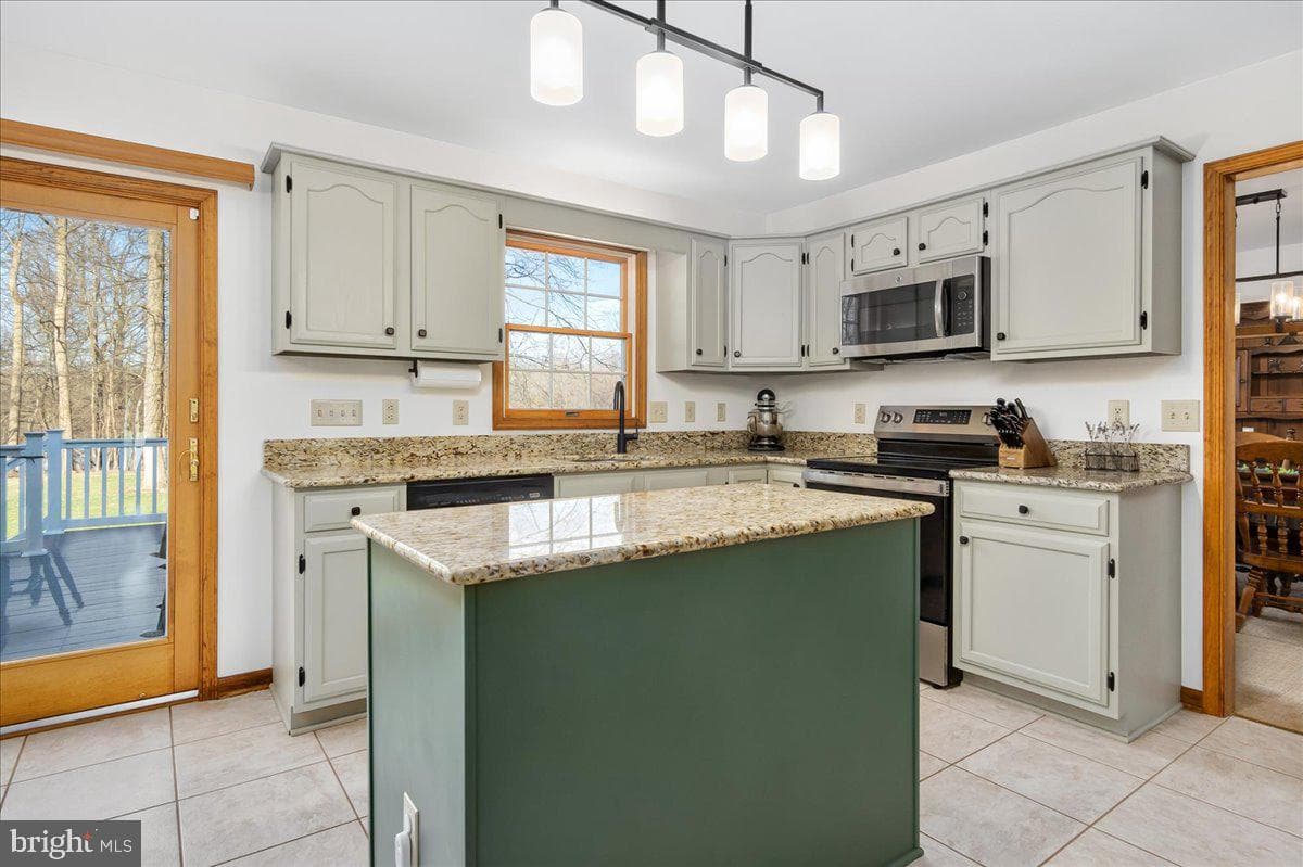 8704 Jans Court photo 4