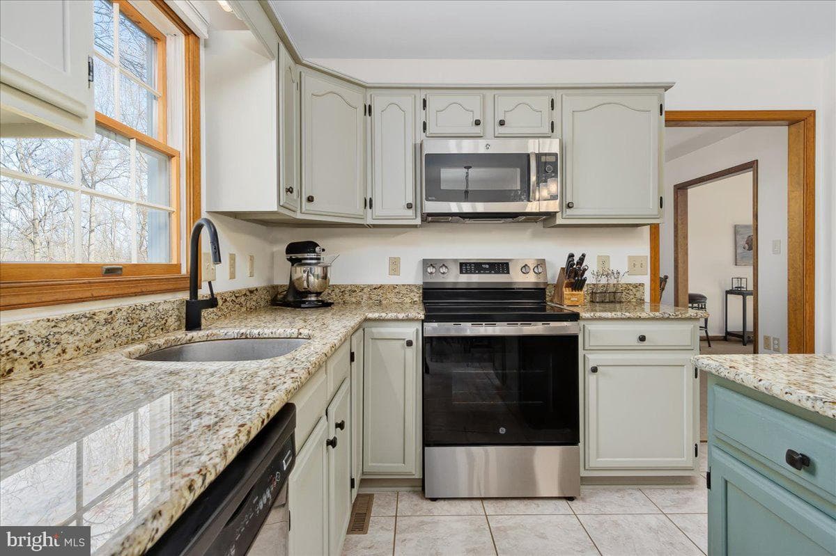 8704 Jans Court photo 9