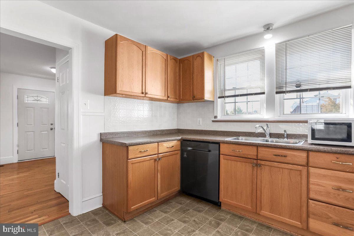 1114 W Washington Street photo 9