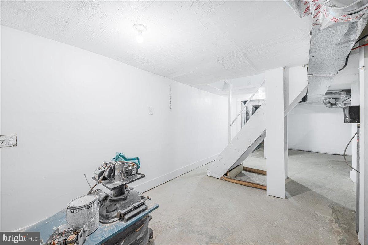 1275 Jefferson Boulevard photo 28
