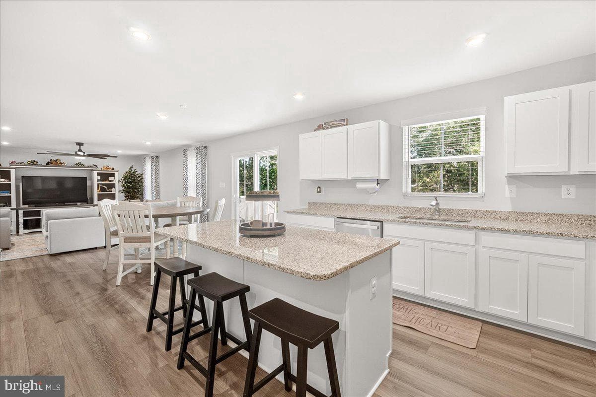 42 Raymond Xing photo 15