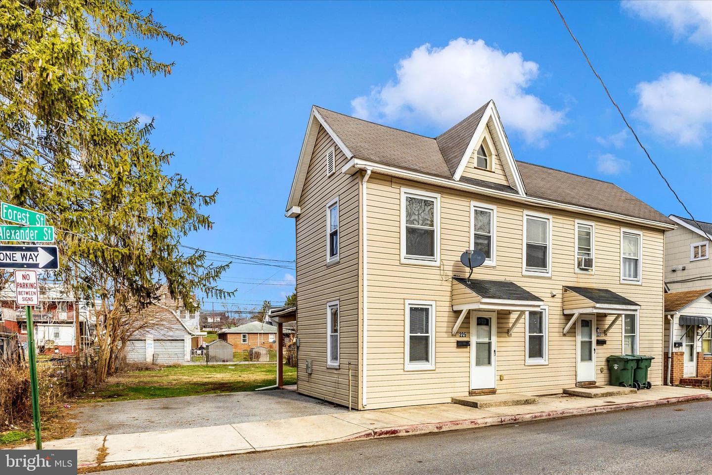 225 Alexander Street photo 39
