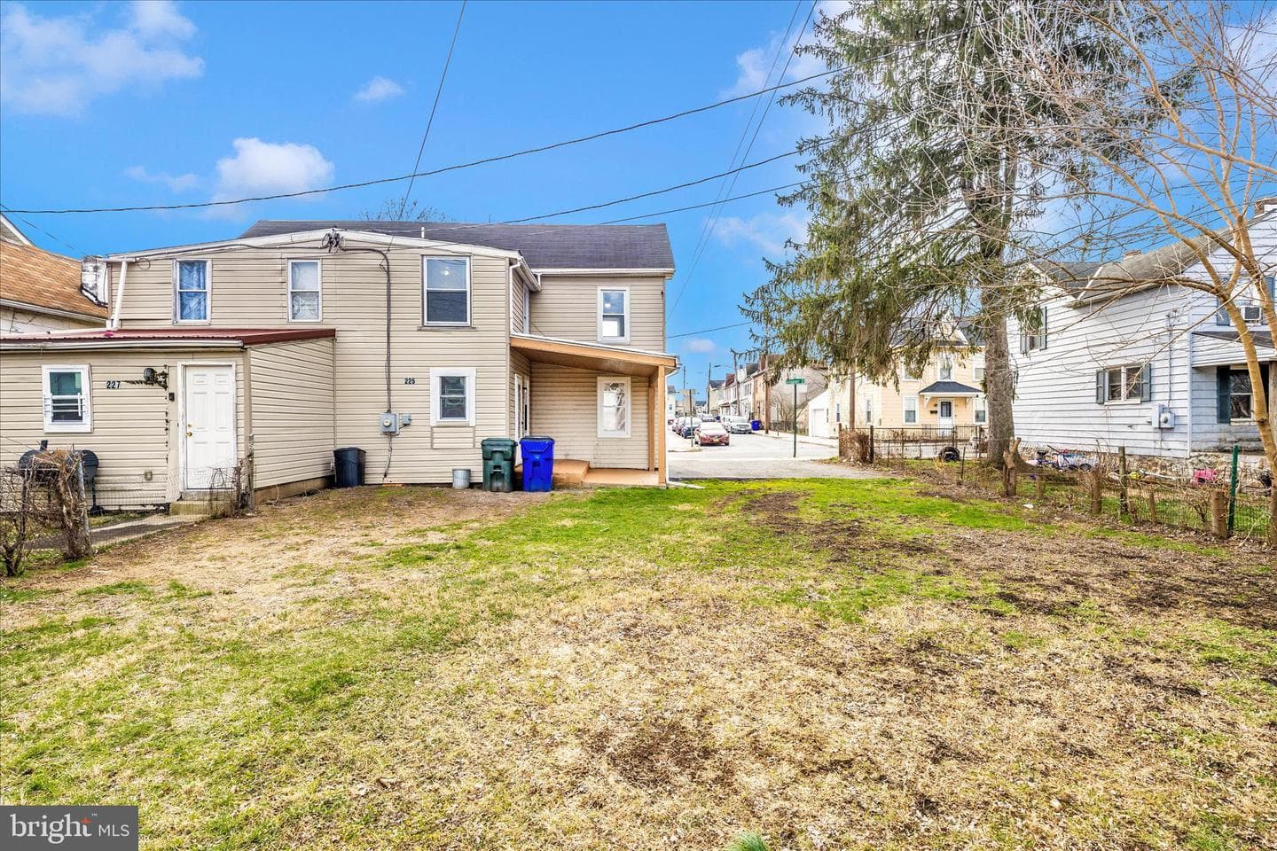 225 Alexander Street photo 43