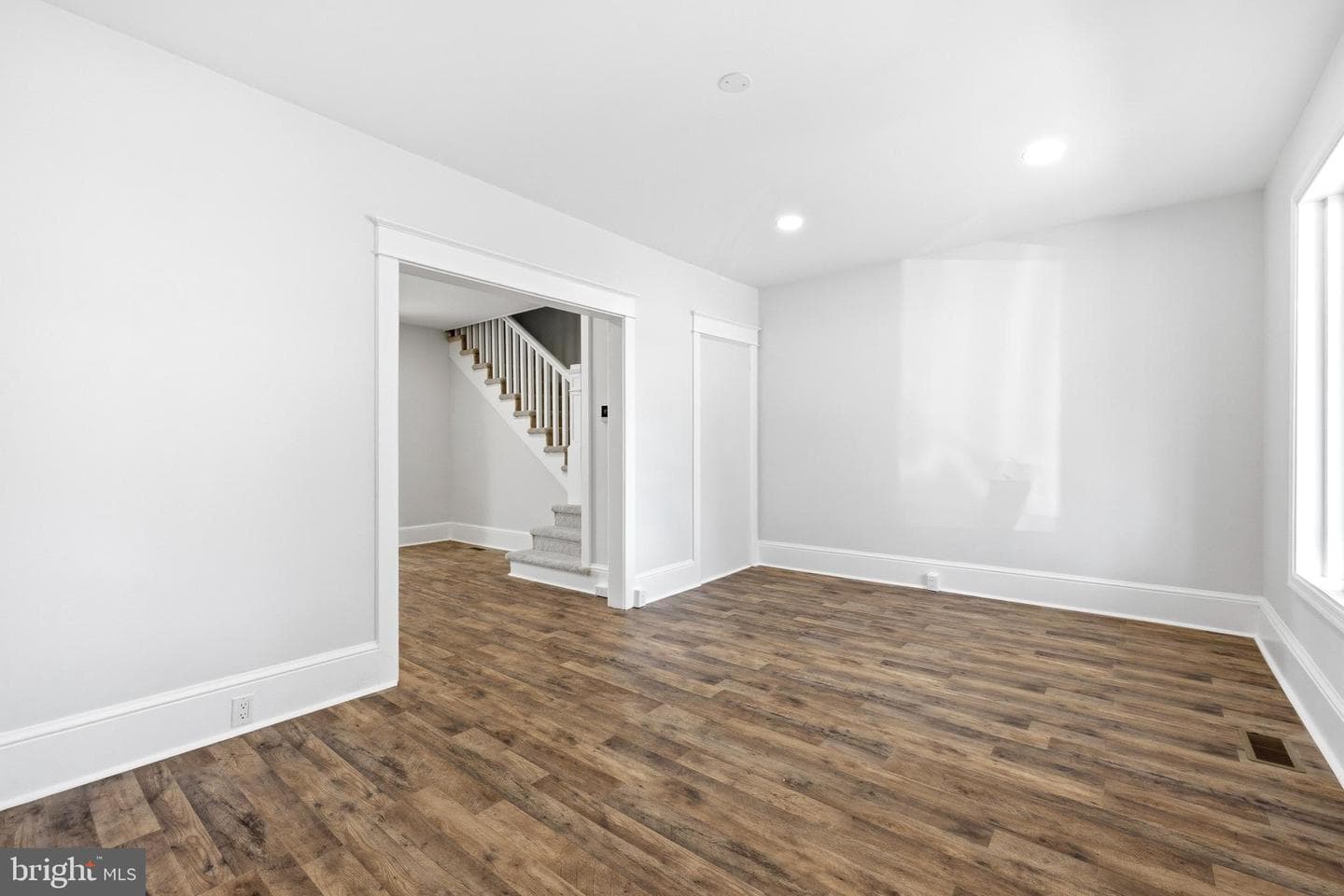 945 W Washington Street photo 2