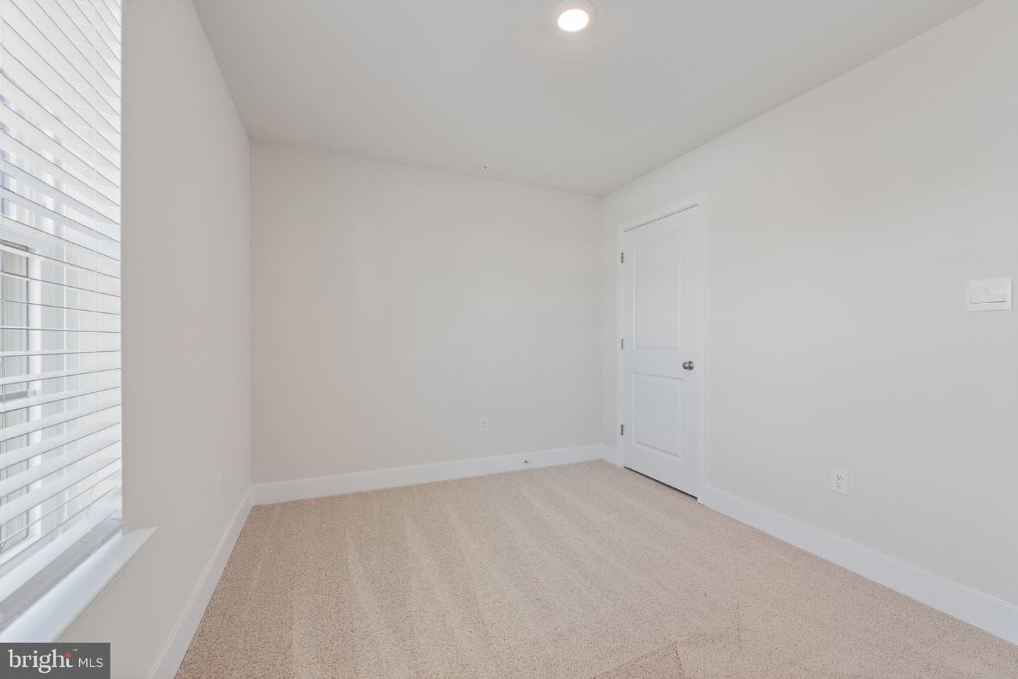 648 Armstrong Avenue photo 10