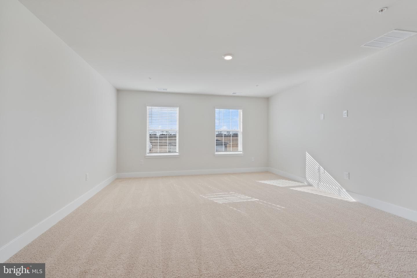648 Armstrong Avenue photo 12