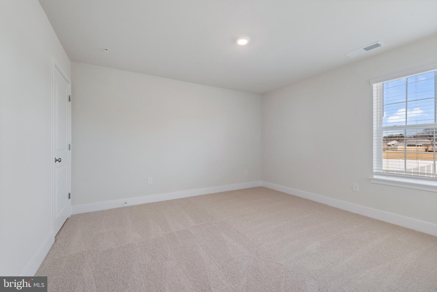 648 Armstrong Avenue photo 14
