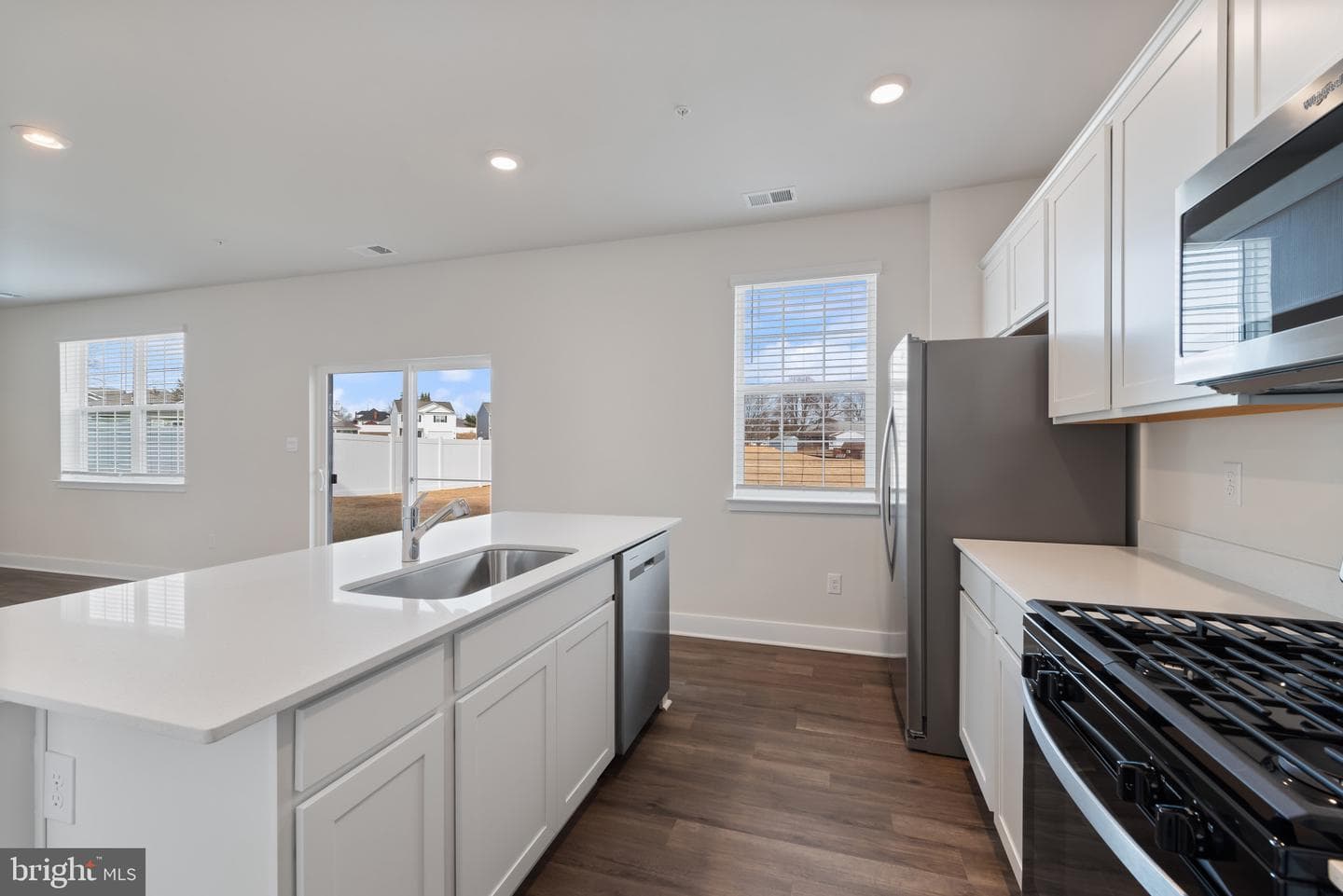 648 Armstrong Avenue photo 29