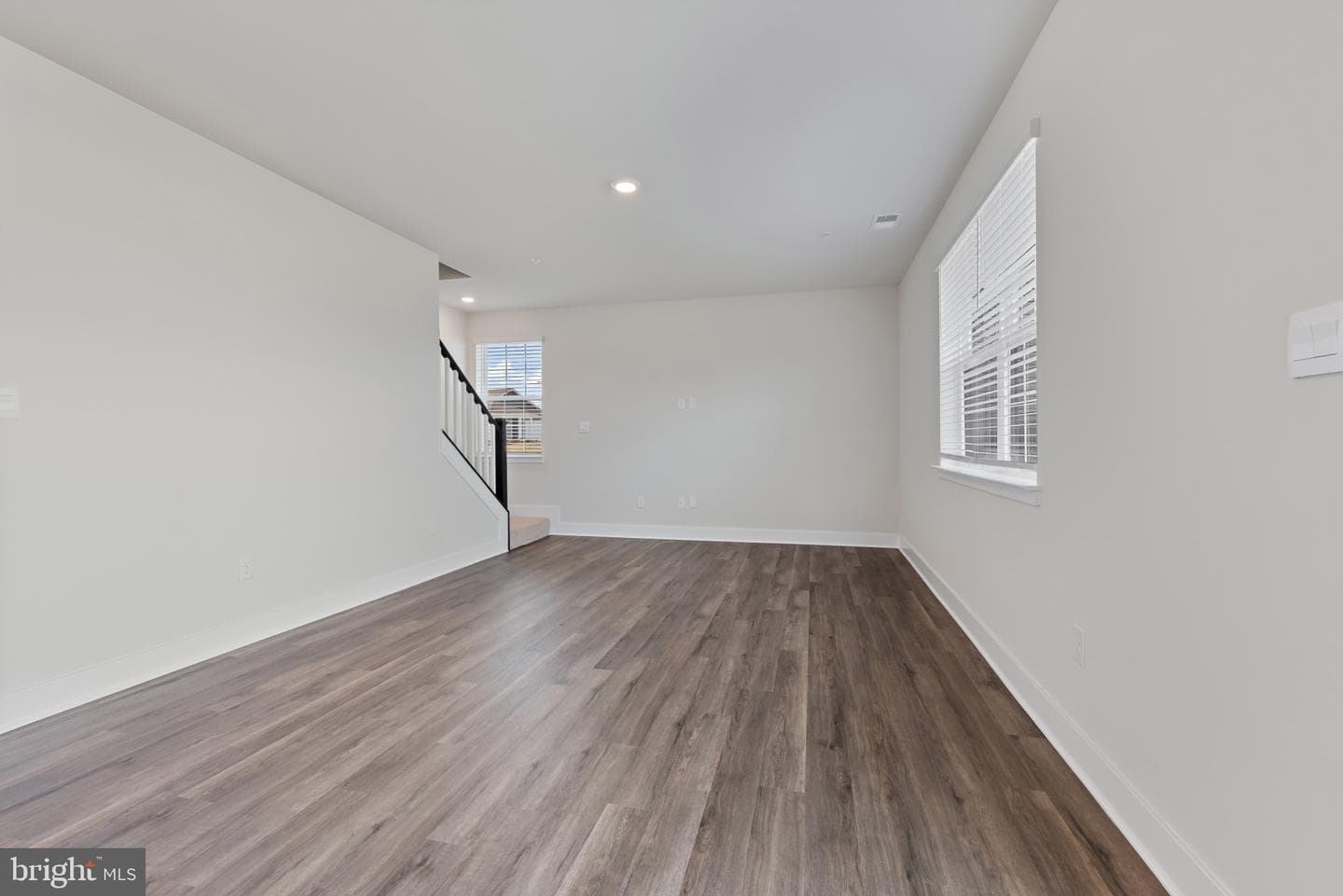 648 Armstrong Avenue photo 7