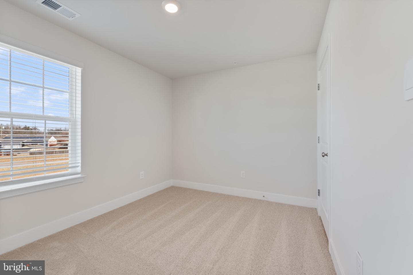 648 Armstrong Avenue photo 8