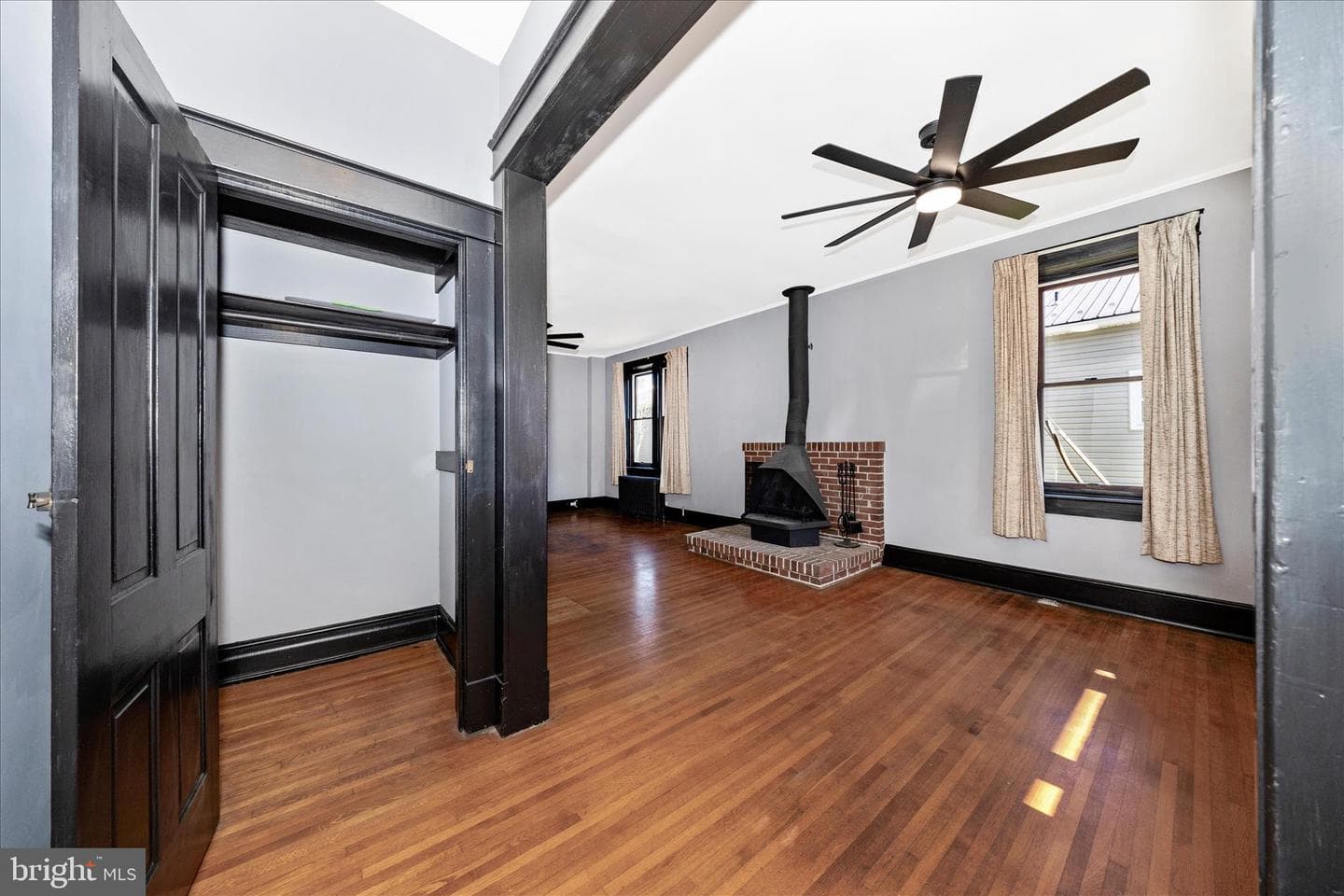 519 Summit Avenue photo 3