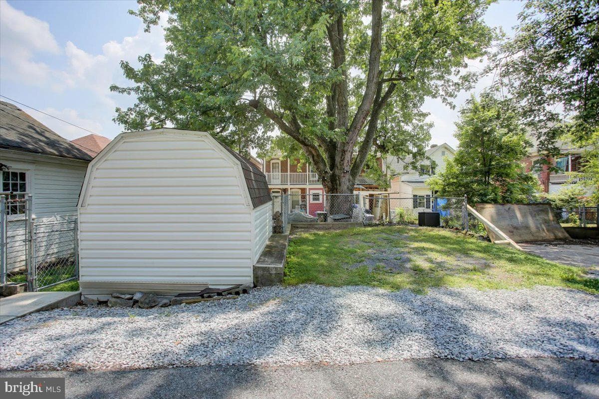 823 Mulberry Avenue photo 27