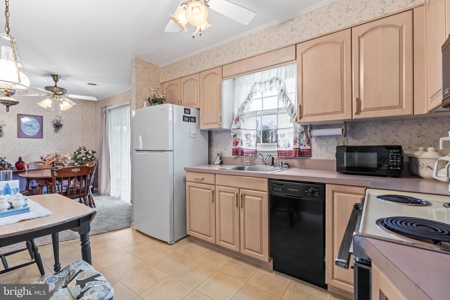 1404 Marshall Street photo 7