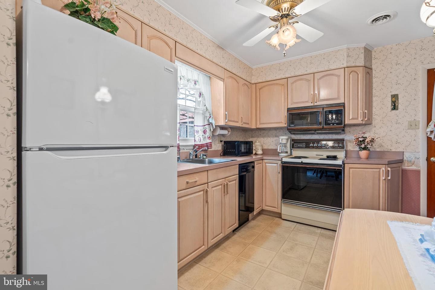 1404 Marshall Street photo 9