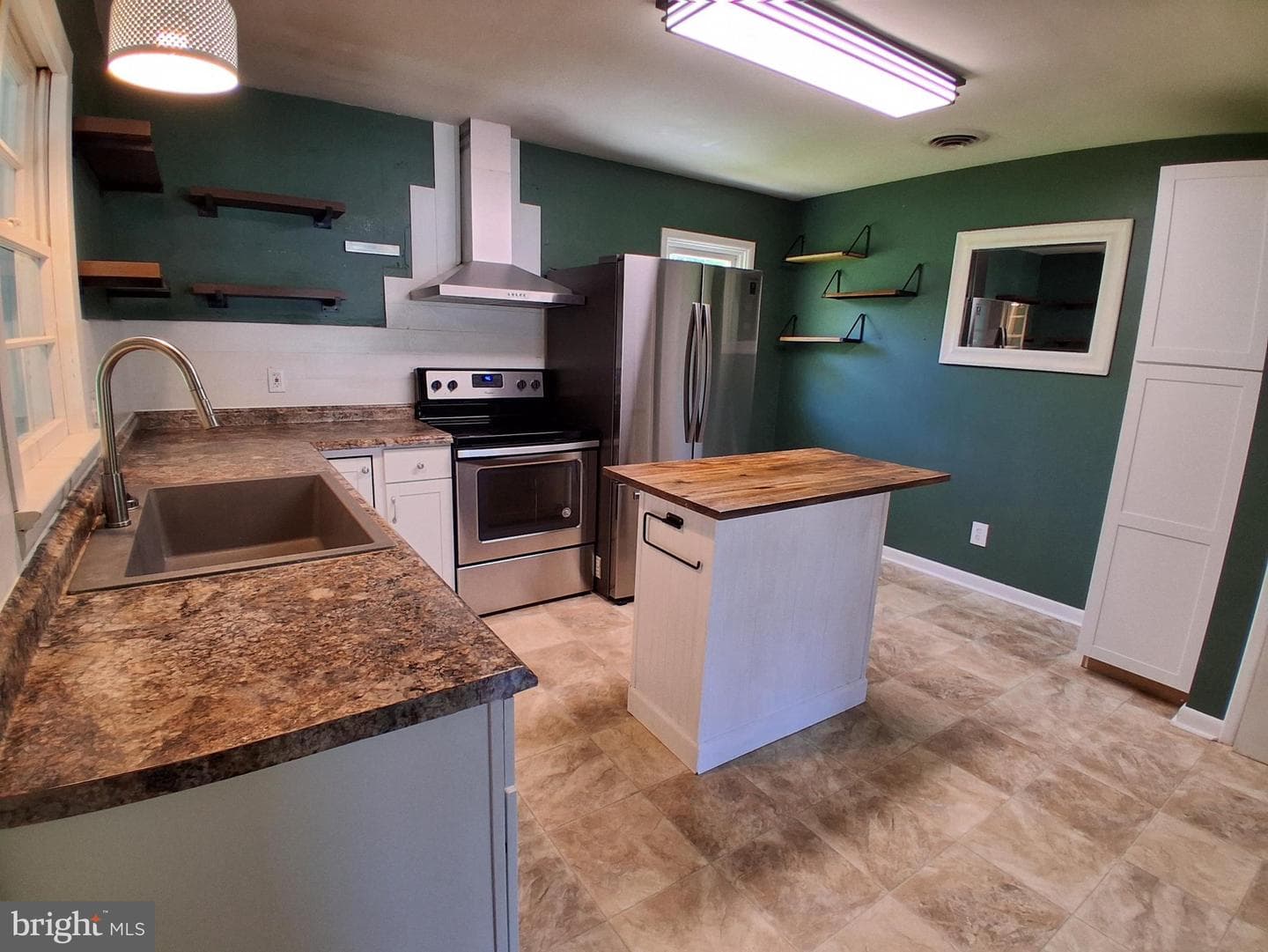 16 Ford Avenue photo 4
