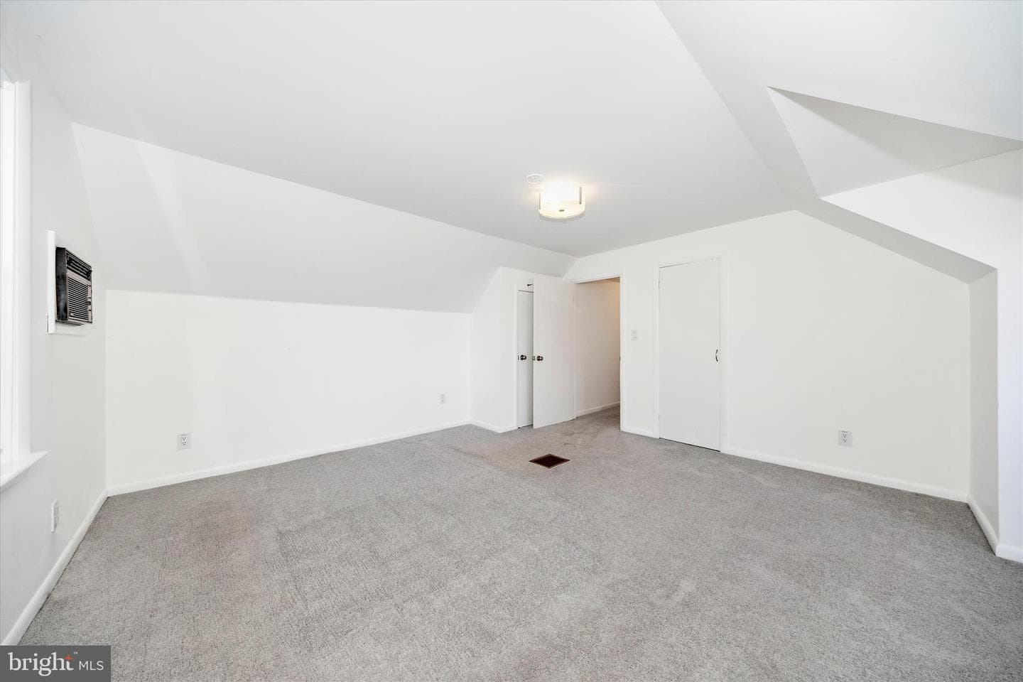 1001 Jefferson Boulevard photo 34