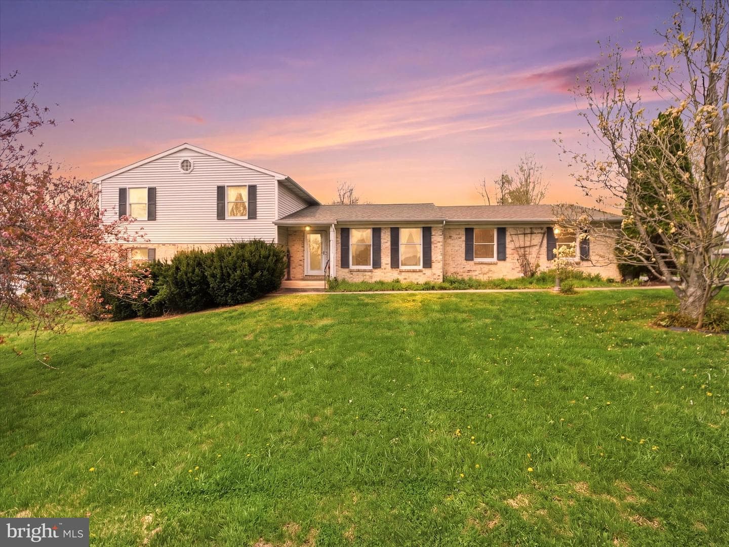 8 Taylor Drive photo 2