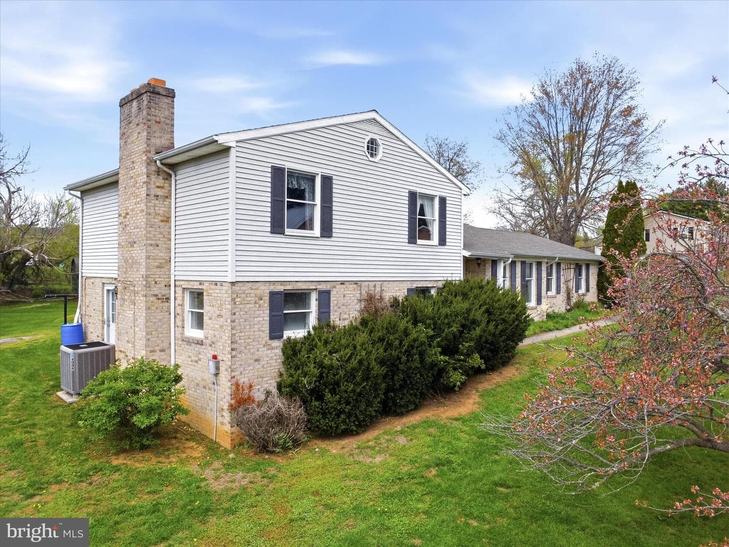 8 Taylor Drive photo 4
