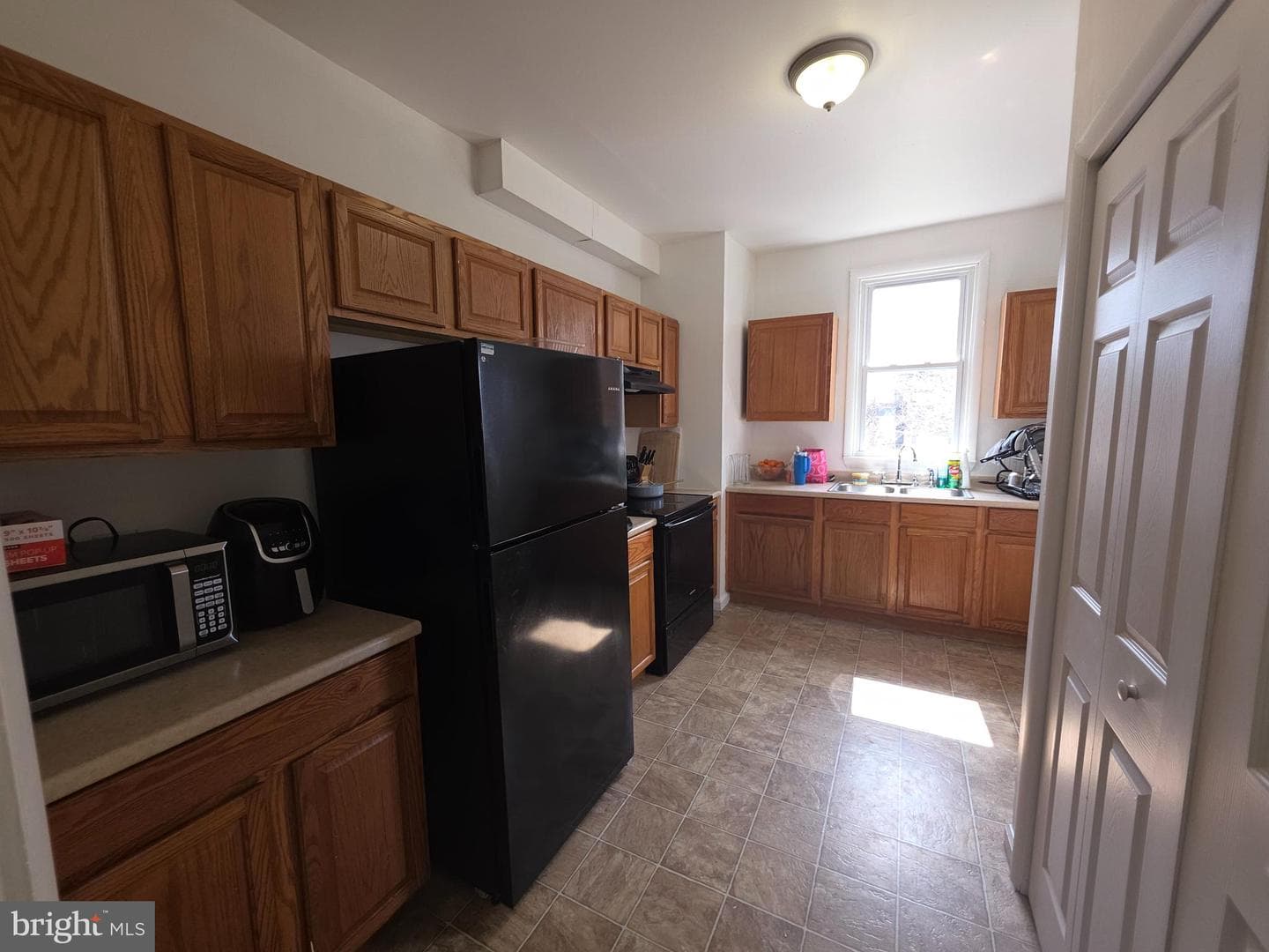 127 E Lee Street photo 7