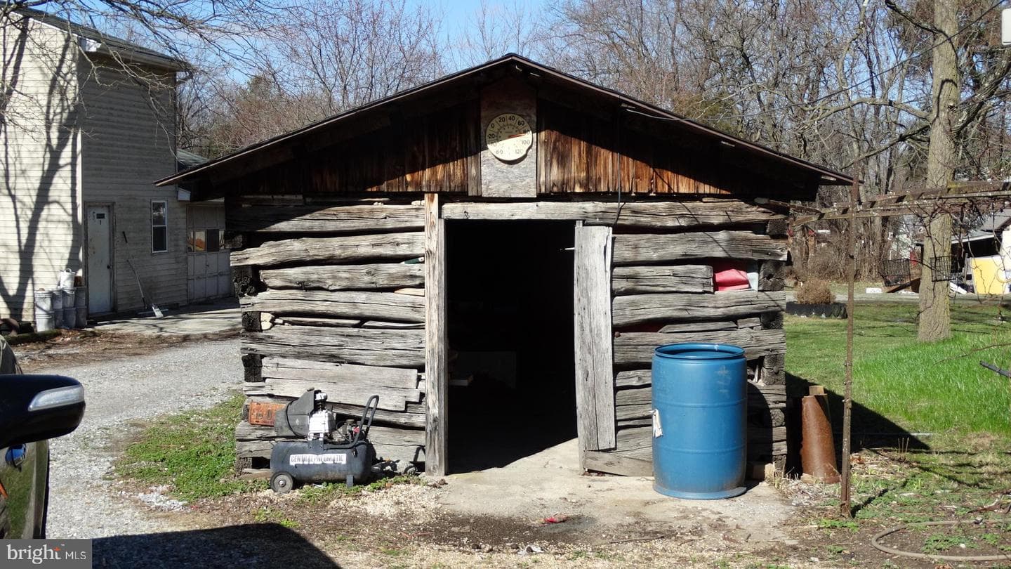 22209 Pondsville Road photo 3