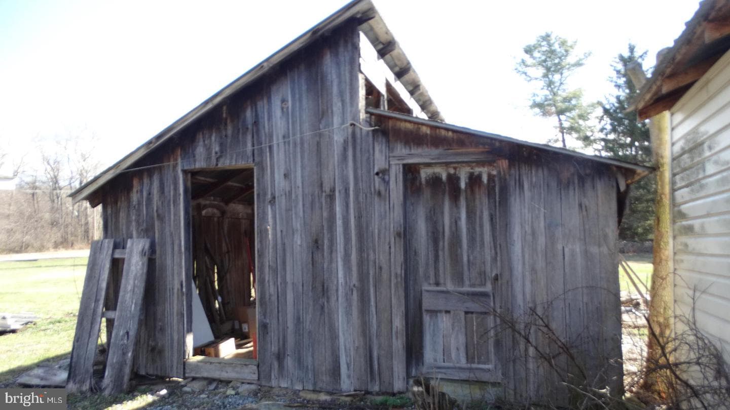 22209 Pondsville Road photo 6