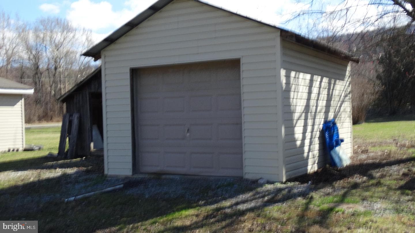 22209 Pondsville Road photo 8
