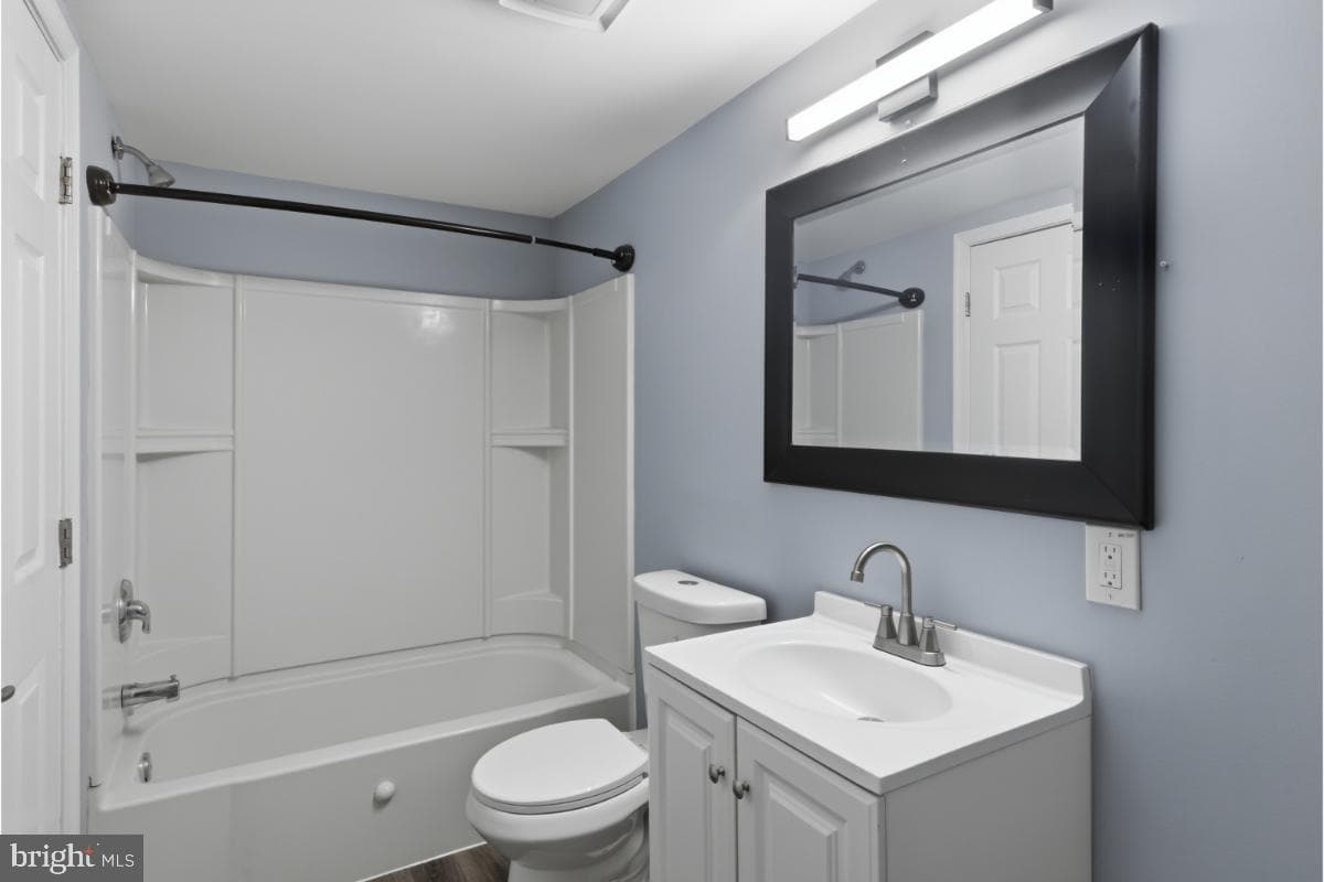 337 N Locust Street photo 10