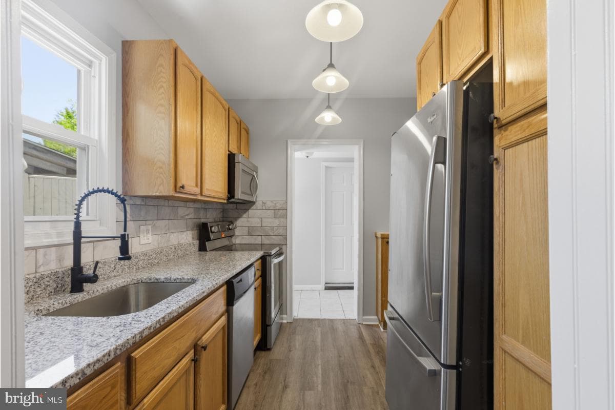 337 N Locust Street photo 8