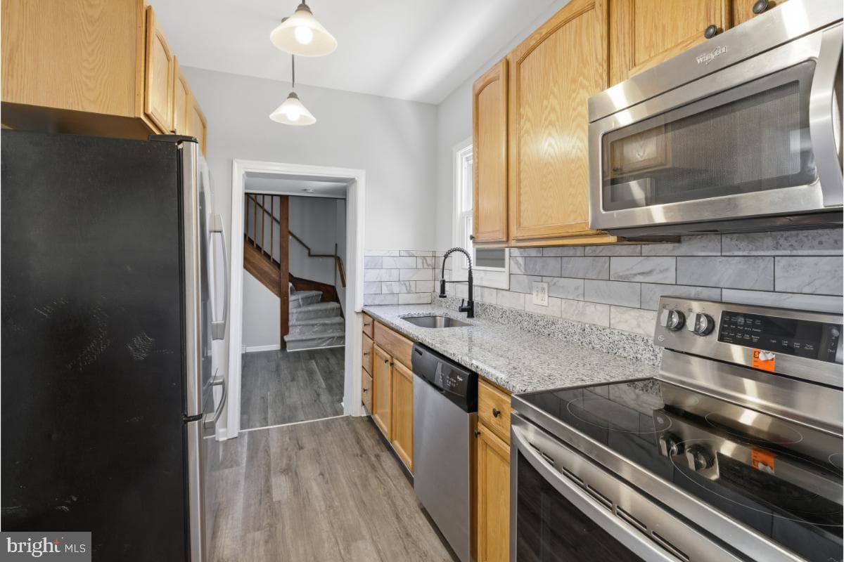 337 N Locust Street photo 9