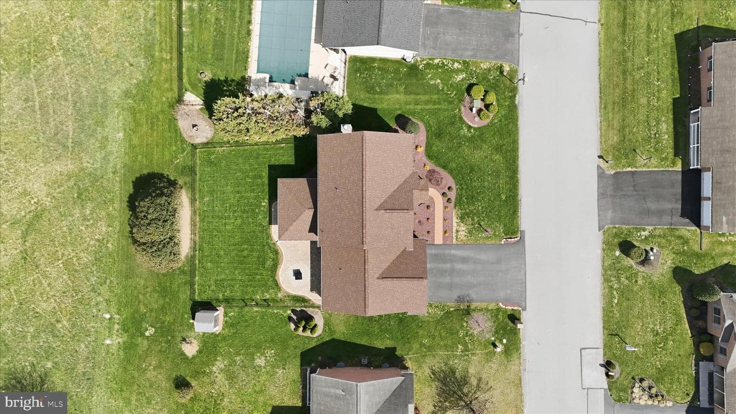 220 Montclair Court photo 47
