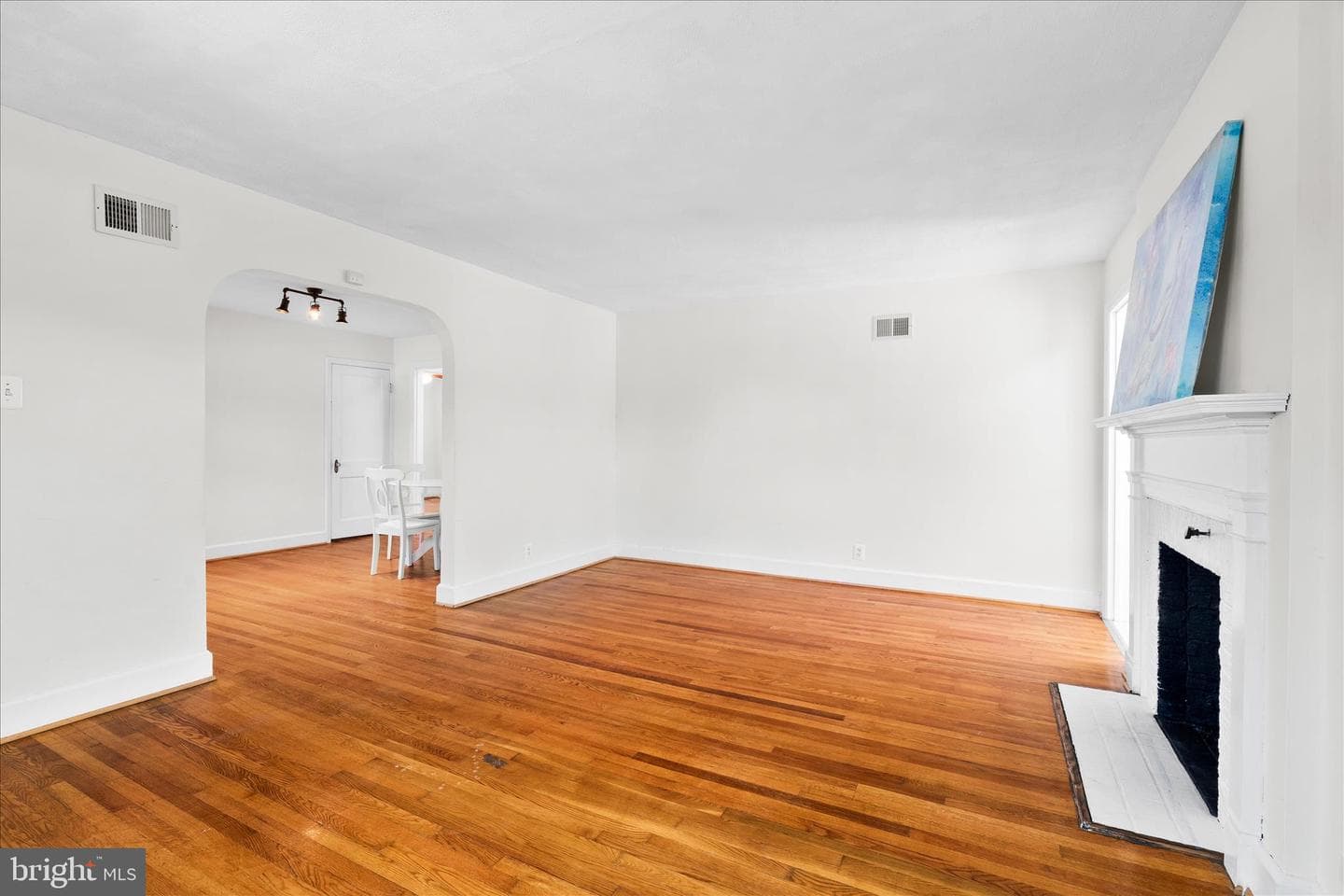 402 Guilford Avenue photo 4