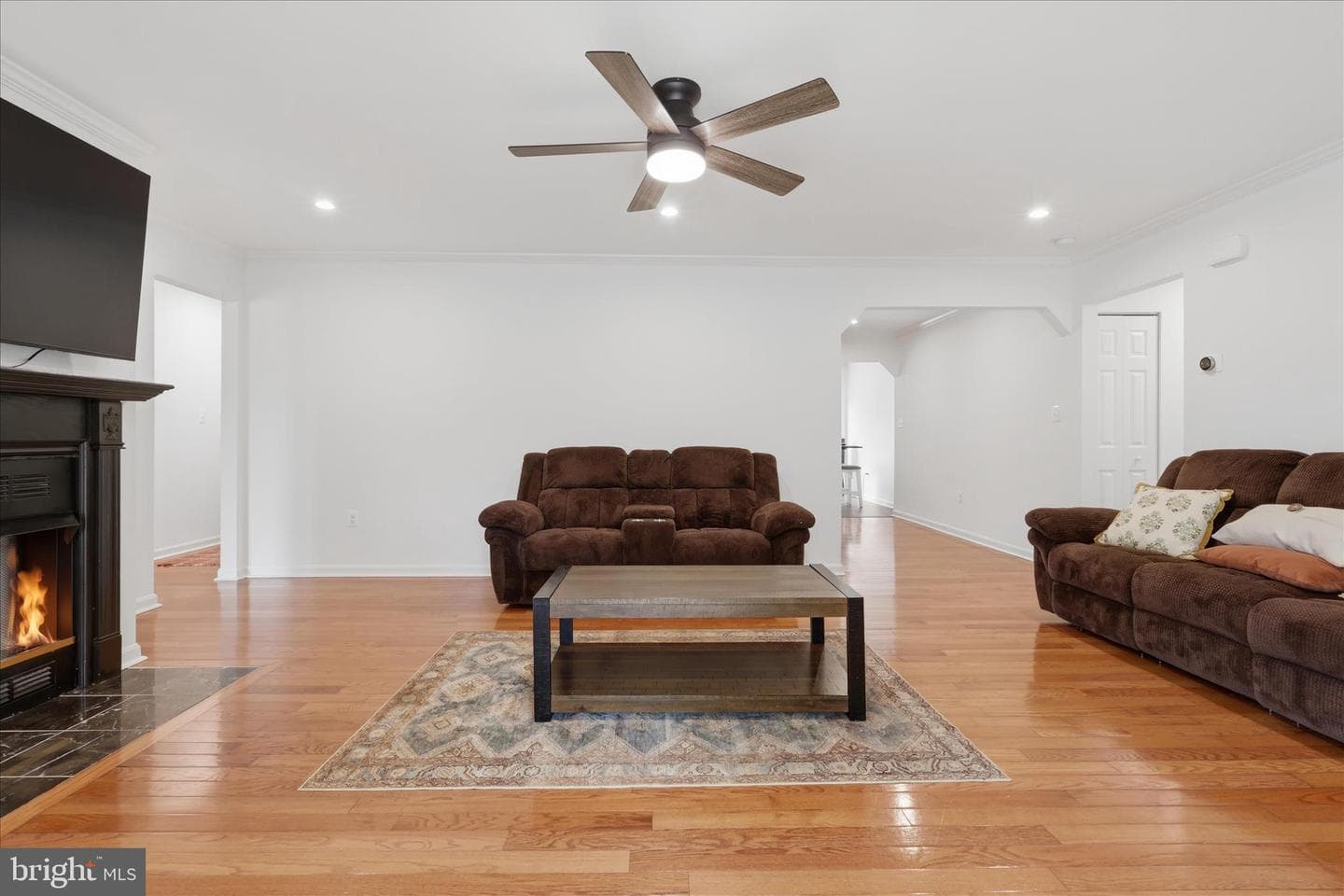 1813 Winston Drive photo 6