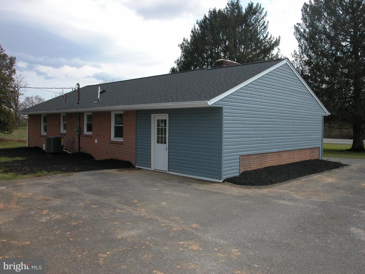 7504 Millstone Road photo 11