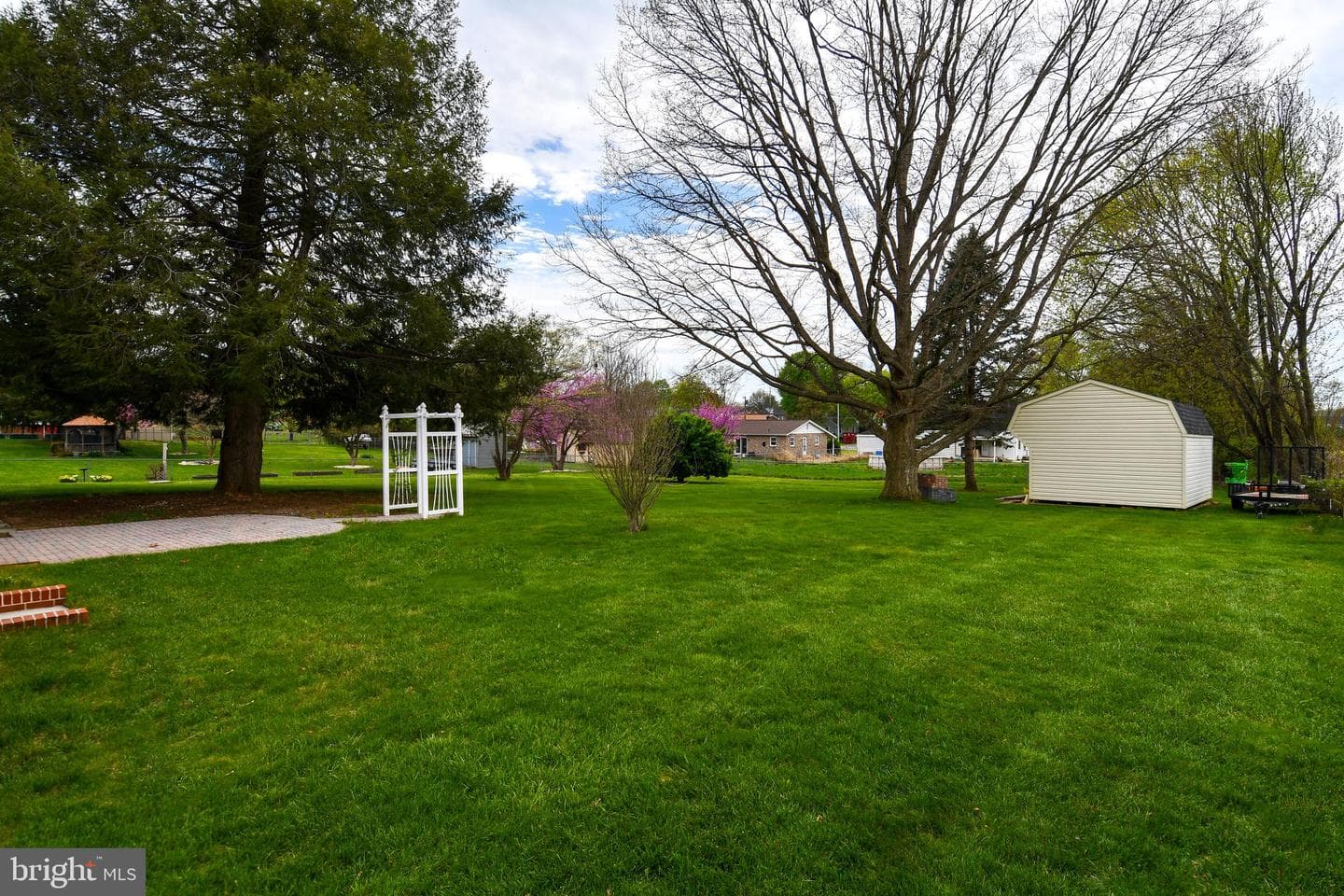 17527 Woodlawn Drive photo 4