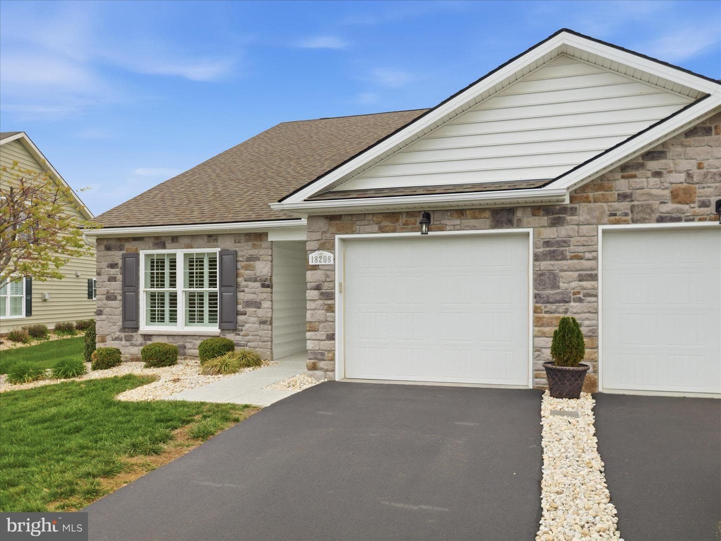 18208 Wisteria Way photo 3