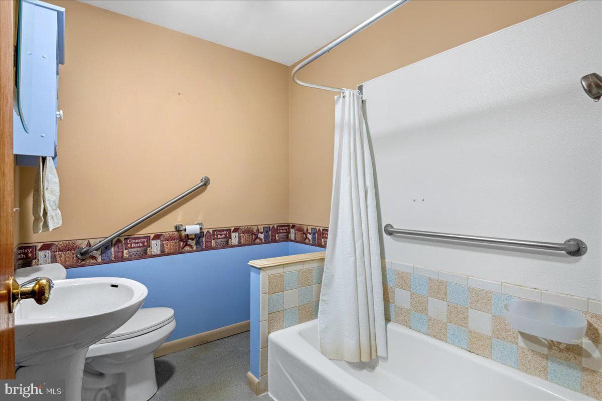 132 Washington Street photo 24