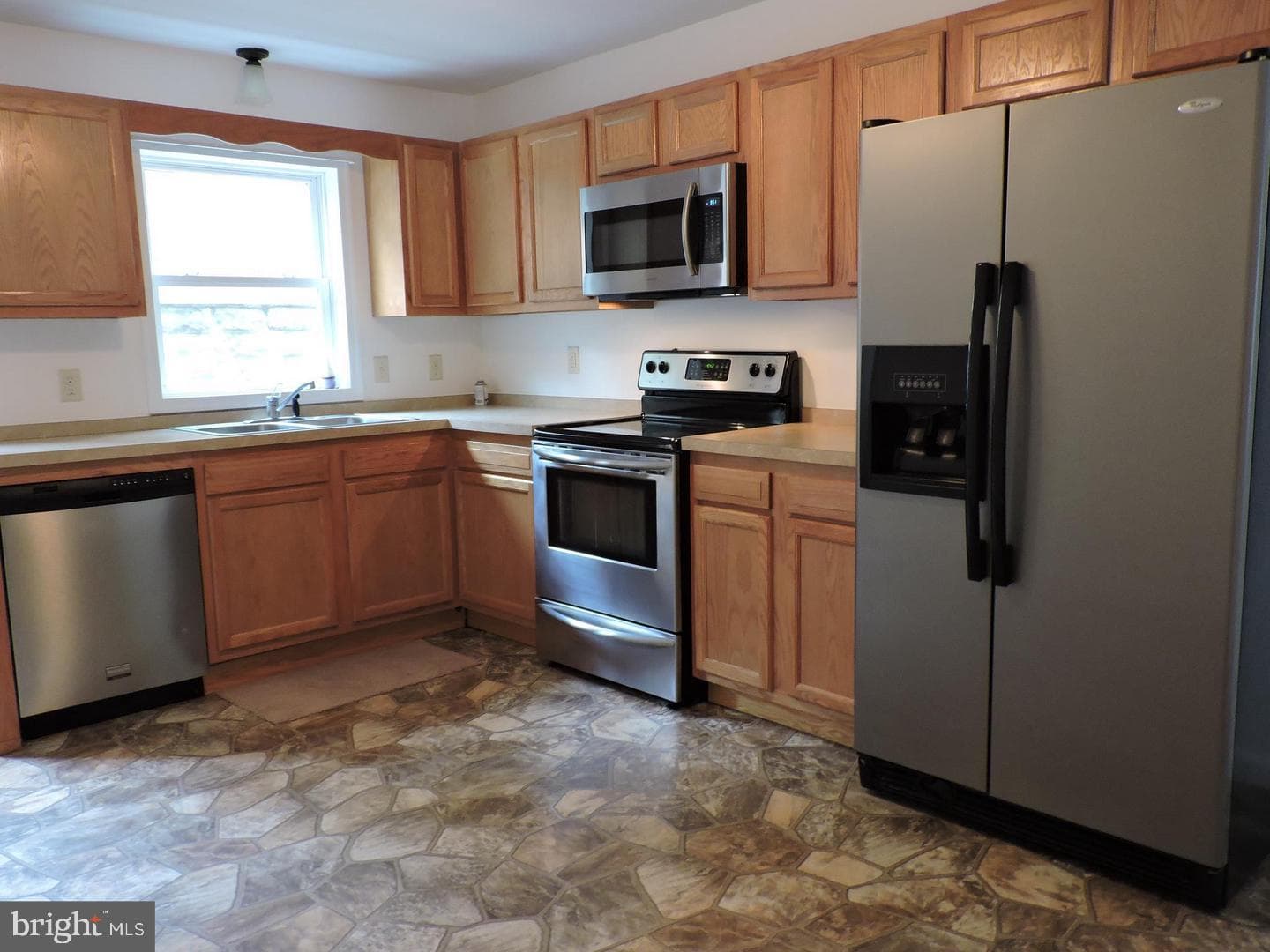 231 Summit Avenue photo 2