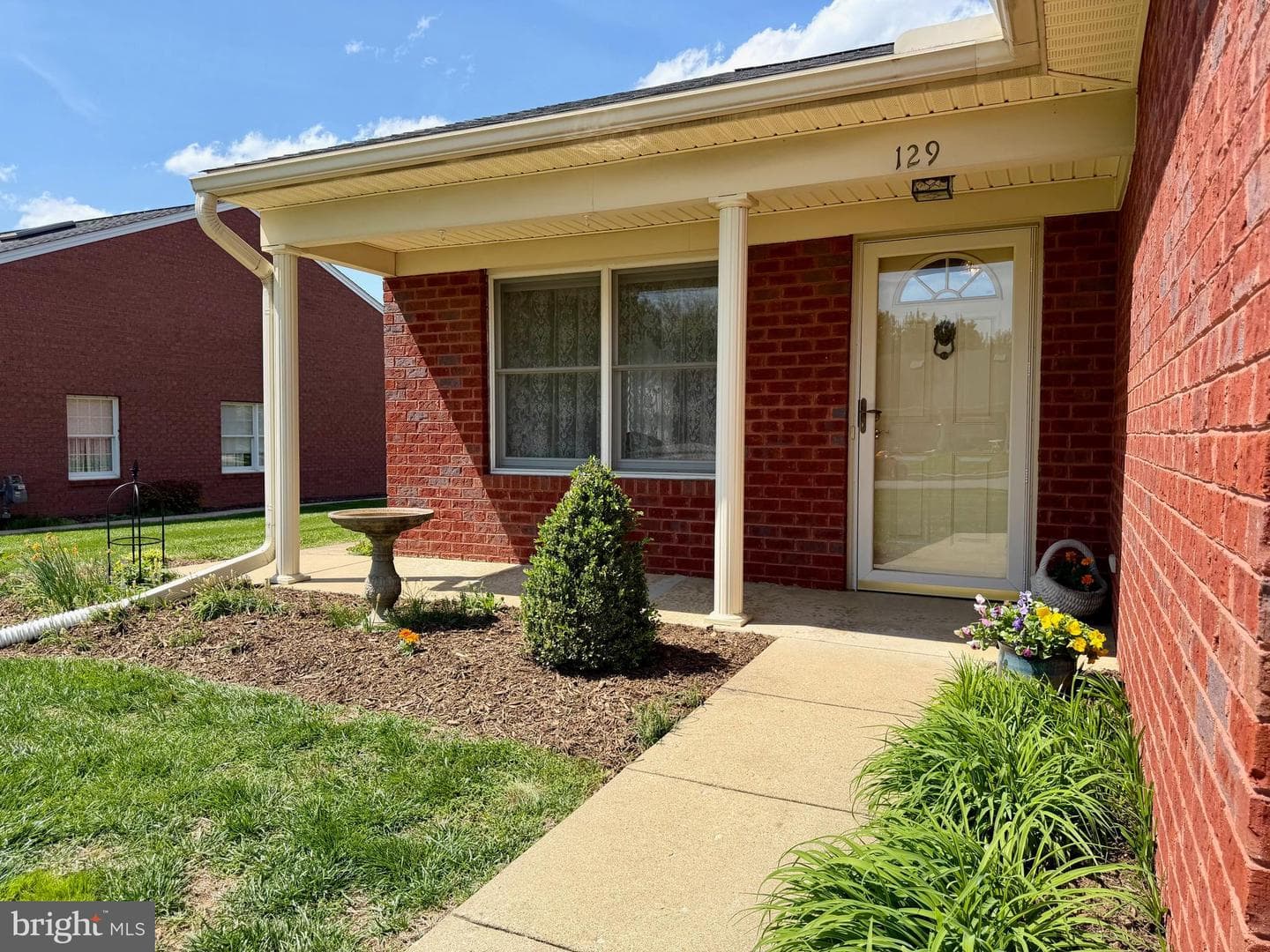 129 Chantilly Court photo 2