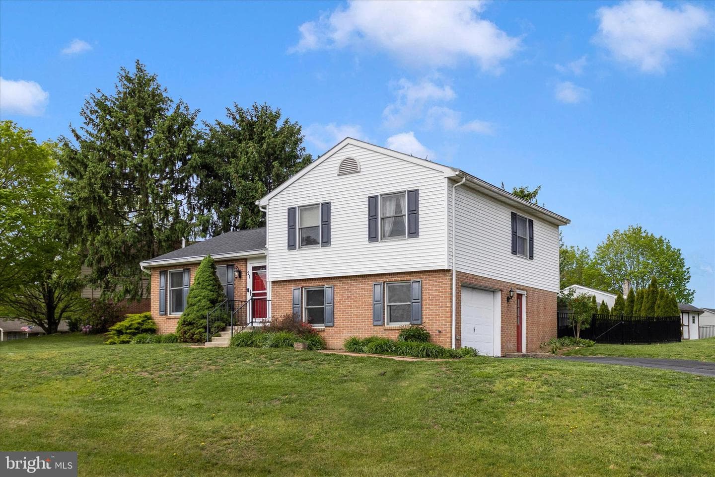 21 Carriage Hill Drive photo 2