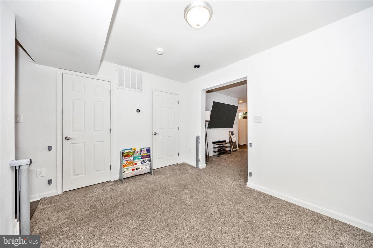 916 Harwood Road photo 10