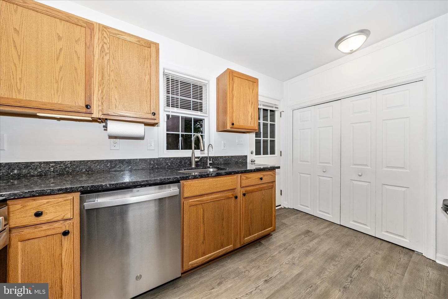 916 Harwood Road photo 15