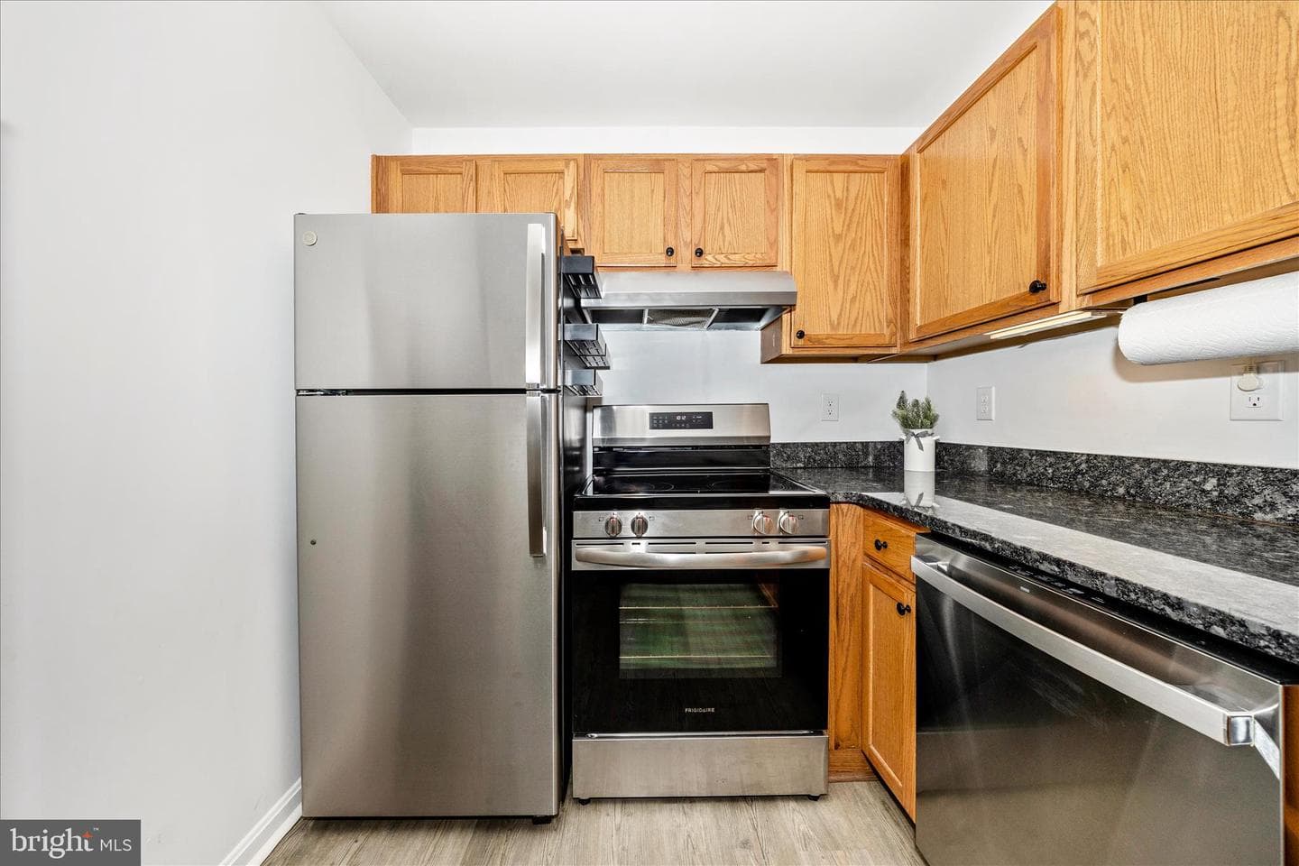 916 Harwood Road photo 18