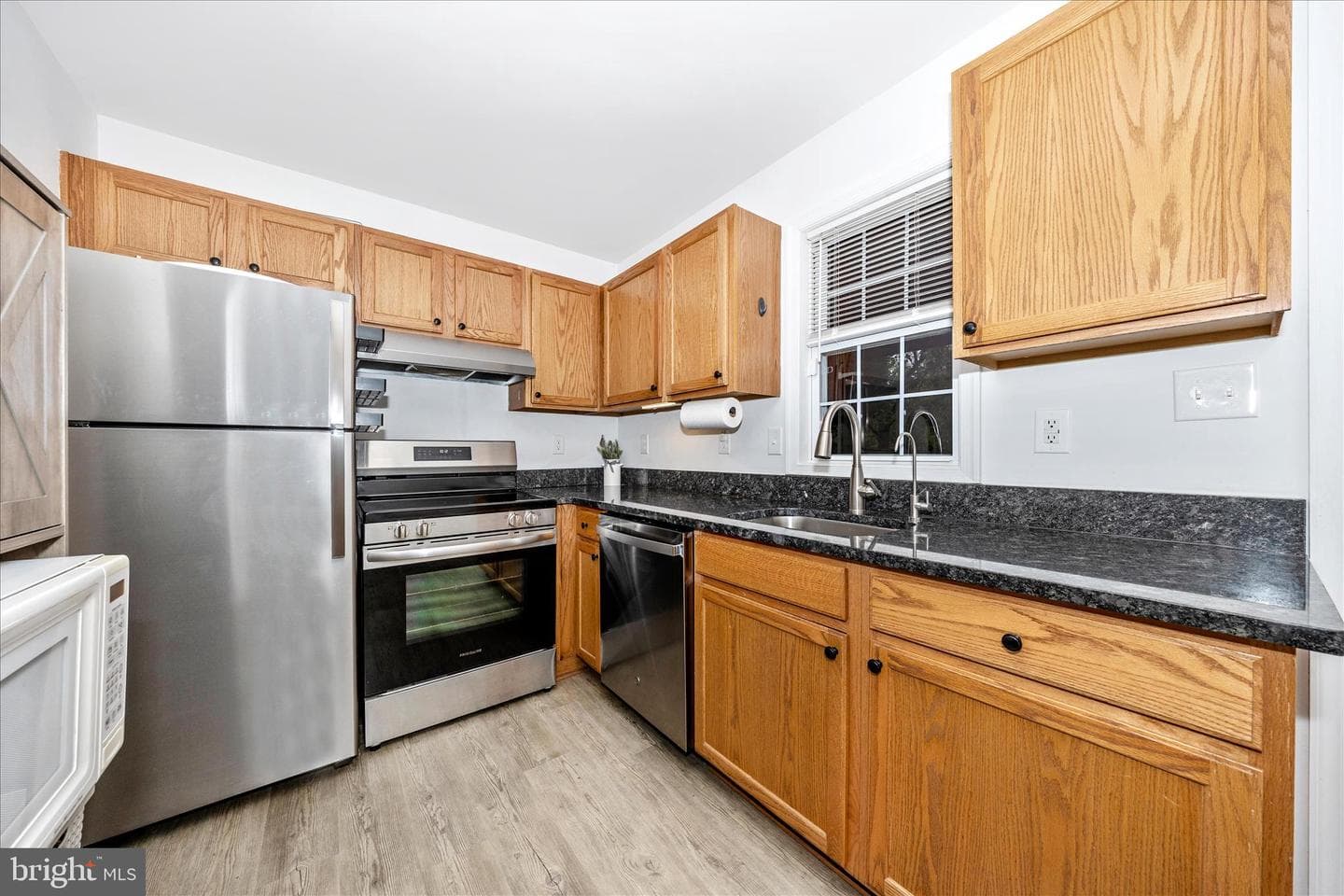 916 Harwood Road photo 20