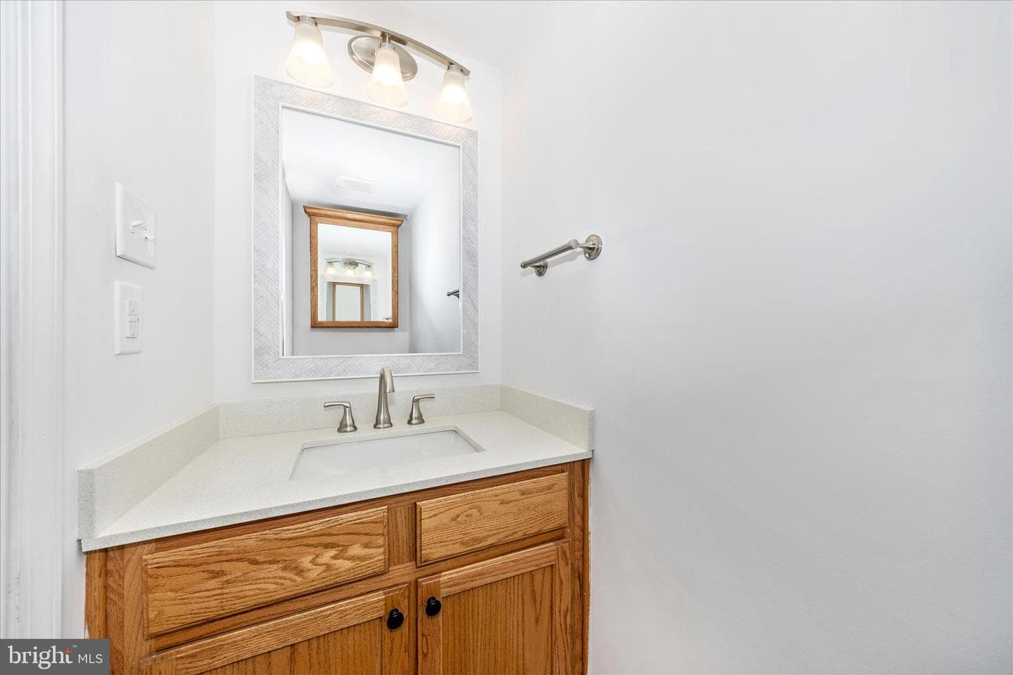916 Harwood Road photo 21