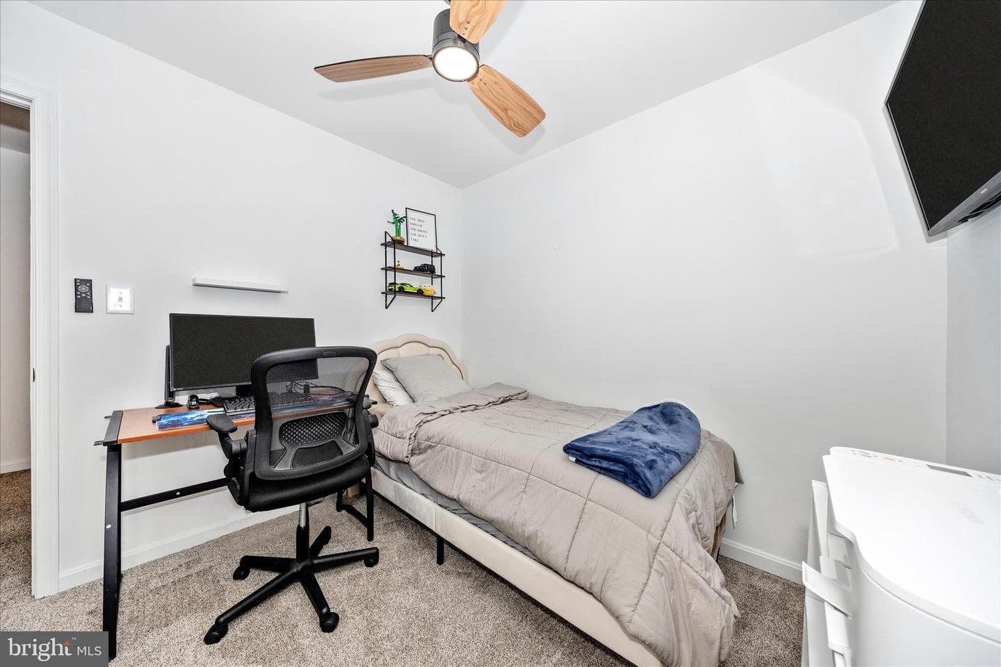916 Harwood Road photo 32